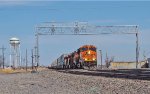 BNSF 6586 with westbound stacks under the signal bridge at Pampa
